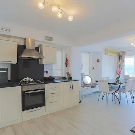 Luiza Apart With Seaview Apartament